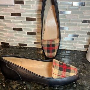 Women’s 7 Bandolino Plaid Loafers with Black Leather Trim